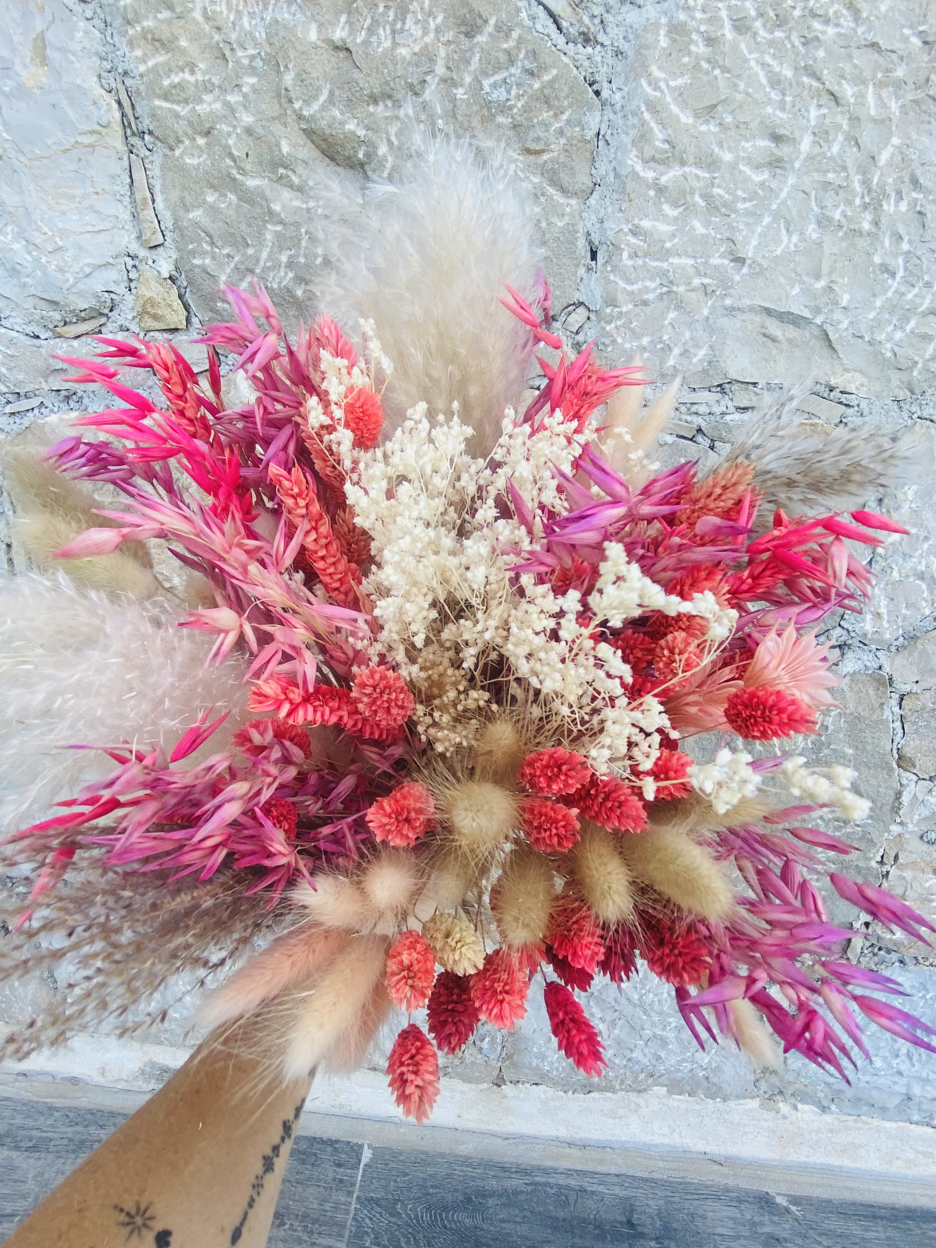 Décoration mariage rose fuchsia, coloré et gipsy